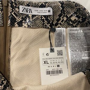 Zara Skirt. Brand New. Runs small. size XL